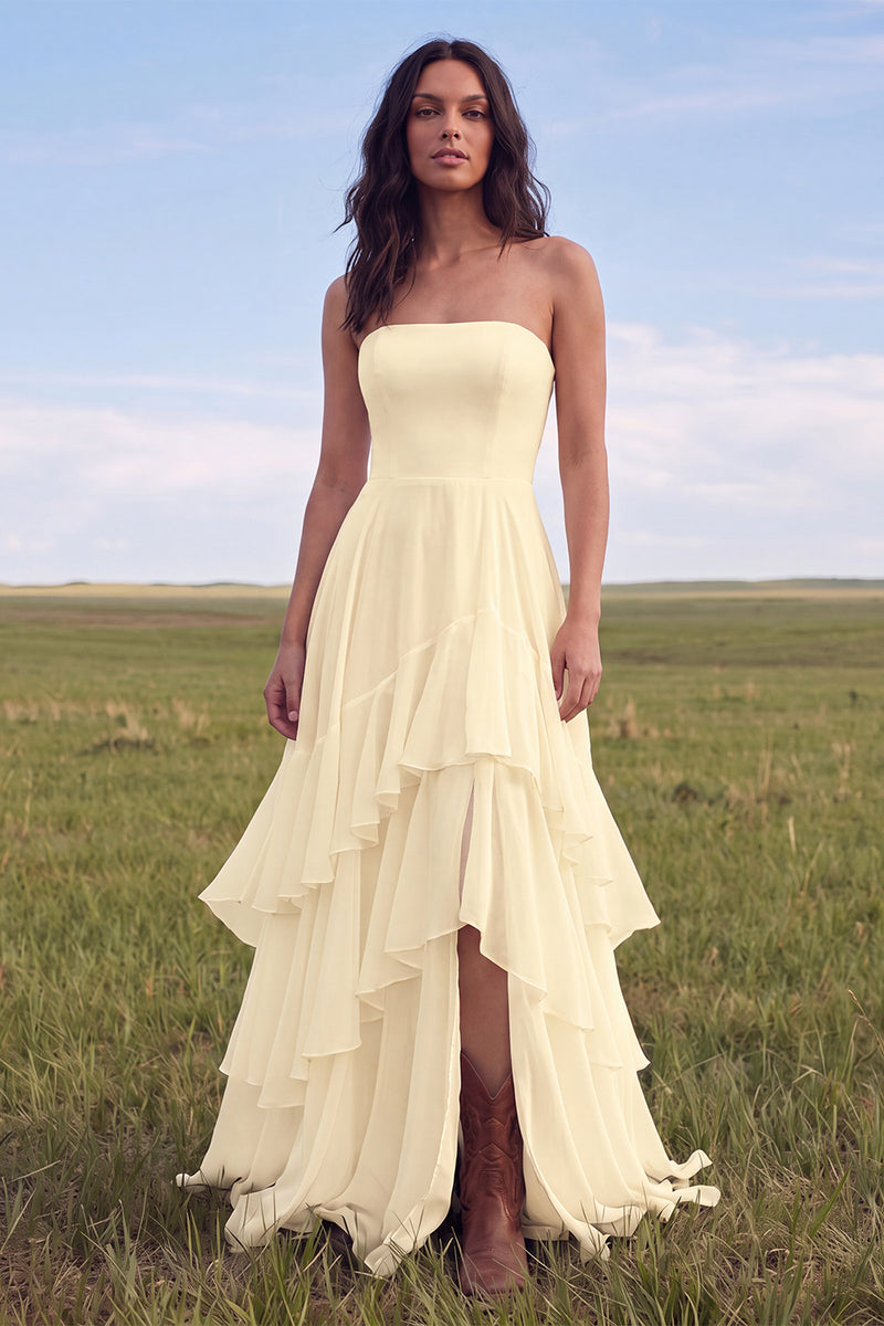 Laden Sie das Bild in den Galerie-Viewer, Trägerloses Elfenbein-A-Linie-Rüschen-Boho-Hochzeitskleid mit Schlitz