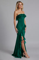 Laden Sie das Bild in den Galerie-Viewer, Schwarzes Schulterfreies Gerüschtes Langes Ballkleid mit Schlitz