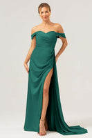 Laden Sie das Bild in den Galerie-Viewer, Salbei Meerjungfrau schulterfreies plissiertes Satin Brautjungfernkleid mit Schlitz