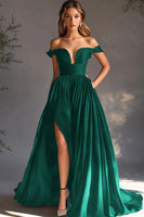 Laden Sie das Bild in den Galerie-Viewer, Schwarzes schulterfreies A-Linie Chiffon Ballkleid