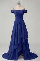 Laden Sie das Bild in den Galerie-Viewer, Schulterfreies Chiffon Buttergelbes A-Linie Gerafftes Maxikleid mit Schlitz