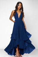 Laden Sie das Bild in den Galerie-Viewer, Rotes Ballkleid mit tiefen V-Ausschnitten und Rüschen in A-Linie