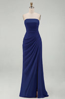 Laden Sie das Bild in den Galerie-Viewer, Hellrosa Trägerloses Gerafftes Langes Abschlussballkleid mit Schlitz