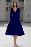 Laden Sie das Bild in den Galerie-Viewer, A-Linie Elfenbein Midi Standesamtkleid mit V-Ausschnitt