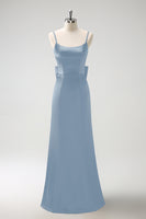 Laden Sie das Bild in den Galerie-Viewer, Schwarzes Meerjungfrau Spaghettiträger Langes Satin Brautjungfernkleid mit Rüschen und Schleife