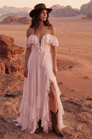 Laden Sie das Bild in den Galerie-Viewer, Elfenbein Schulterfreies A-Linie Maxi Strand Hochzeitskleid mit Rüschen