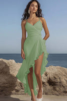 Laden Sie das Bild in den Galerie-Viewer, Weißes Spaghetti-Träger Standesamtkleid mit Rüschen und Schlitz