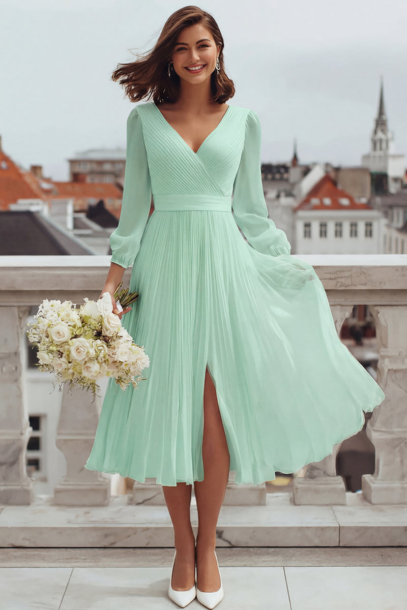 Laden Sie das Bild in den Galerie-Viewer, Elfenbein A Linie V-Ausschnitt Standesamt Kleid mit Schlitz