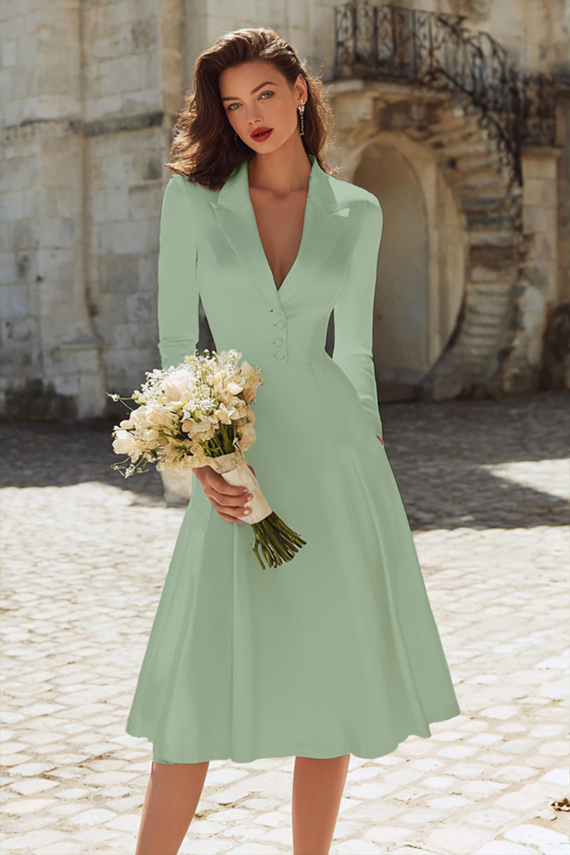 Laden Sie das Bild in den Galerie-Viewer, Elfenbein Midi A-Linie Satin Revers Standesamtkleid in A-Linie