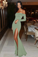 Laden Sie das Bild in den Galerie-Viewer, Burgundy Schulterfreies Satin Etui Galakleid mit Schlitz