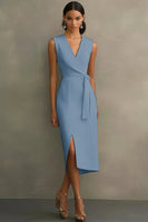 Laden Sie das Bild in den Galerie-Viewer, Weißes Satin Standesamtkleid mit V-Ausschnitt und Gürtel