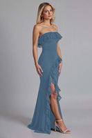 Laden Sie das Bild in den Galerie-Viewer, Schwarzes Schulterfreies Gerüschtes Langes Ballkleid mit Schlitz