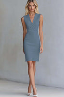 Laden Sie das Bild in den Galerie-Viewer, Elfenbein Figurbetontes Kurzes Arbeitskleid aus Satin mit V-Ausschnitt