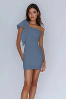 Laden Sie das Bild in den Galerie-Viewer, Weißes Bodycon Standesamtkleid mit einer Schulterschleife