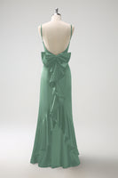 Laden Sie das Bild in den Galerie-Viewer, Schwarzes Meerjungfrau Spaghettiträger Langes Satin Brautjungfernkleid mit Rüschen und Schleife