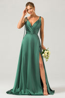 Laden Sie das Bild in den Galerie-Viewer, Dunkelgrünes A-Linie langes Brautjungfernkleid mit Rüschen und Spaghettiträgern