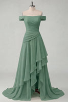 Laden Sie das Bild in den Galerie-Viewer, Schulterfreies Chiffon Buttergelbes A-Linie Gerafftes Maxikleid mit Schlitz