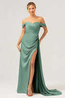 Laden Sie das Bild in den Galerie-Viewer, Salbei Meerjungfrau schulterfreies plissiertes Satin Brautjungfernkleid mit Schlitz