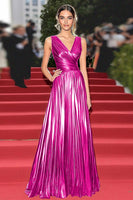 Laden Sie das Bild in den Galerie-Viewer, Glitzerndes Goldenes A-Linie V-Ausschnitt Metallic Galakleid mit Falten