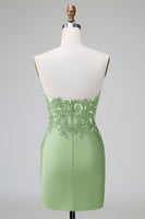 Laden Sie das Bild in den Galerie-Viewer, Dunkelgrünes Mini Abiballkleid aus Satin mit tiefem V-Ausschnitt und Applikation