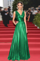 Laden Sie das Bild in den Galerie-Viewer, Glitzerndes Goldenes A-Linie V-Ausschnitt Metallic Galakleid mit Falten