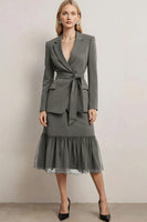 Laden Sie das Bild in den Galerie-Viewer, Dunkelviolette 2-teilige Bleistift Midi Business Anzüge mit Spitzenrevers