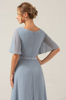 Laden Sie das Bild in den Galerie-Viewer, Staubblaues A-Linie Chiffon Brautjungfernkleid mit V-Ausschnitt und kurzen Ärmeln