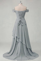 Laden Sie das Bild in den Galerie-Viewer, Schulterfreies Chiffon Buttergelbes A-Linie Gerafftes Maxikleid mit Schlitz