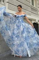 Laden Sie das Bild in den Galerie-Viewer, Weiß Blau Blume Schulterfreies Langes Brautjungfernkleid mit Schlitz