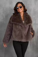 Laden Sie das Bild in den Galerie-Viewer, Flauschiger schwarzer Wintermantel aus Kunstpelz mit Wenderevers