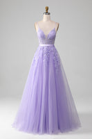 Laden Sie das Bild in den Galerie-Viewer, Langes Lila Spaghettiträger Tüll Kleid mit Applikationen