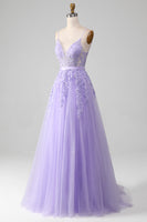 Laden Sie das Bild in den Galerie-Viewer, Langes Lila Spaghettiträger Tüll Kleid mit Applikationen