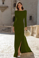 Laden Sie das Bild in den Galerie-Viewer, Elfenbein Brautkleid aus Satin mit Bateau-Ausschnitt und Schlitz