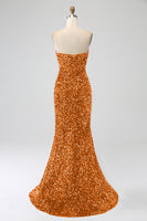 Laden Sie das Bild in den Galerie-Viewer, Rotes trägerloses Pailletten langes Meerjungfrauen Ballkleid mit Schlitz