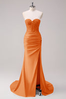 Laden Sie das Bild in den Galerie-Viewer, Fuchsia Meerjungfrau trägerloses gerafftes Langes Ballkleid mit Schlitz