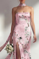 Laden Sie das Bild in den Galerie-Viewer, Meerjungfrauenrosa trägerloses, mit Blumenmuster langes Brautjungfernkleid mit Schlitz