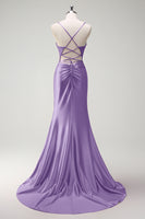 Laden Sie das Bild in den Galerie-Viewer, Glitzerndes fuchsia Meerjungfrau Spaghettiträger Perlenbesetztes Satin Langes Ballkleid mit Schlitz