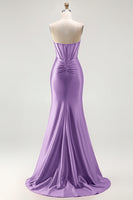 Laden Sie das Bild in den Galerie-Viewer, Rotes Trägerloses Meerjungfrauen Korsett Gerafftes Satin Langes Ballkleid mit Schlitz