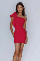 Laden Sie das Bild in den Galerie-Viewer, Weißes Bodycon Standesamtkleid mit einer Schulterschleife