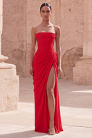 Laden Sie das Bild in den Galerie-Viewer, Hellrosa trägerloses, gerafftes langes Abschlussballkleid mit Schlitz