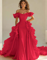 Laden Sie das Bild in den Galerie-Viewer, Gelbes schulterfreies Meerjungfrauen-Satinkleid mit Rüschen