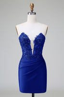 Laden Sie das Bild in den Galerie-Viewer, Dunkelgrünes Mini Abiballkleid aus Satin mit tiefem V-Ausschnitt und Applikation