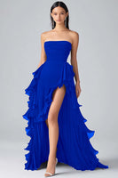 Laden Sie das Bild in den Galerie-Viewer, Schwarzes A-Linie Trägerloses Chiffon Abendkleid mit Rüschen und Schlitz