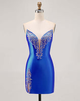 Laden Sie das Bild in den Galerie-Viewer, Fuchsia Trägerloses Perlenbesetztes Figurbetontes Abiballkleid mit Schlitz