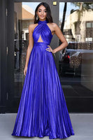 Laden Sie das Bild in den Galerie-Viewer, Goldenes Langes A-Linie Neckholder Metallic Ballkleid mit Falten