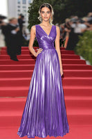 Laden Sie das Bild in den Galerie-Viewer, Glitzerndes Goldenes A-Linie V-Ausschnitt Metallic Galakleid mit Falten