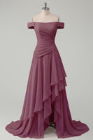 Laden Sie das Bild in den Galerie-Viewer, Schulterfreies Chiffon Buttergelbes A-Linie Gerafftes Maxikleid mit Schlitz