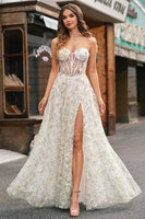 Laden Sie das Bild in den Galerie-Viewer, Hellgrünes trägerloses Korsett Ballkleid in A-Linie mit Stickerei