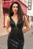 Laden Sie das Bild in den Galerie-Viewer, Glitzerndes schwarzes Meerjungfrau Langes Ballkleid mit V-Ausschnitt und Federn