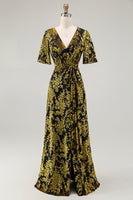 Laden Sie das Bild in den Galerie-Viewer, Dunkelgrünes A Linie Burnout Samt Langes Ballkleid mit kurzen Ärmeln